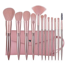 Ensemble de 12 pinceaux de maquillage dorés (19,5 x 5 cm), plaqués or rose, manches en plastique, pochette de voyage incluse.