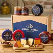 Snowdonia Cheese Company Cheese Chutney Deli Gift Box 4 Luxury Wels