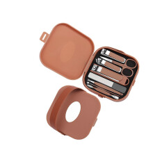 Braunes Nageltrimmer-Set mit Sicherheitsverschluss, ergonomischem Reiseetui und 8 Teilen