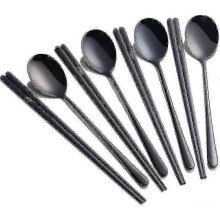 Palillos y cucharas de acero inoxidable para servicio de mesa coreano para 4 personas.