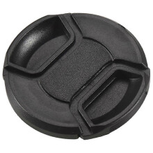 Tapa de objetivo para DSLR de 62 mm, color negro, con diseño de pinza central y cubierta frontal.
