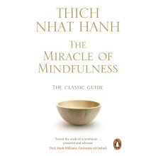 The Miracle Of Mindfulness: The Classic Guide to Meditation from the Buddhist Monk and World’s Most Revered Zen Master (Rider 100)