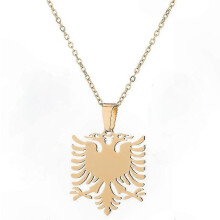 Collier orné du symbole du drapeau albanais, plaqué or et argent