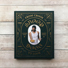 From Crook to Cook: Platinum Recipes from Tha Boss Dogg's Kitchen (Snoop Dog X Chronicle Books)