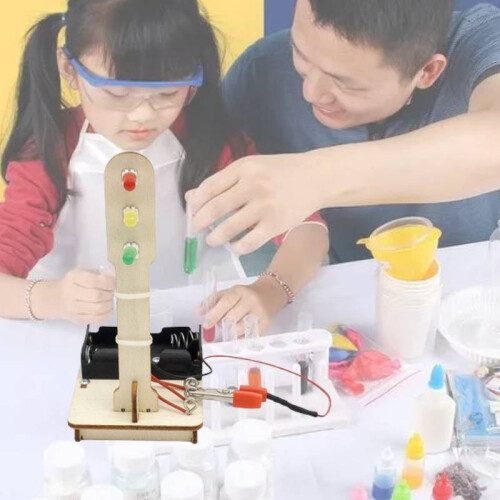Traffic Light Signal Handicraft Science Experiment For Technology Education 2