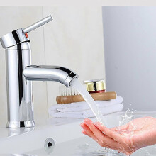 Waschtischarmatur für Badezimmer in klassischem Weiß
