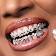 (silver) Fully diamond-set zirconia dental jewellery: adjustable accessories for rappers, suitable for everyday wear