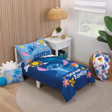 NoJo Disney S ist für Stitch 4-teiliges Kinderbett-Set mit Bettdecke, Spannbettlaken, flachem Laken und Wendekissenbezug.