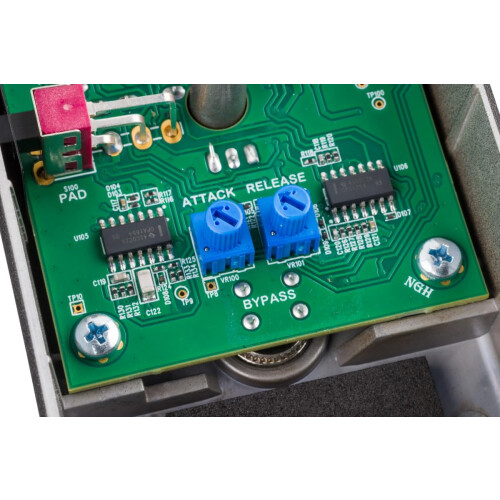Fender Fender Bassman Compressor Effect Pedal for Bass, Analog Compression with Blend Control, True-Bypass