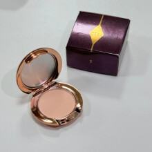 (Medium 0.8g) Charlotte Tilbury Lip Balm Facial Setting Powder Delicate Texture Flawless Liquid Foundation Cosmetics Moisturize Setting Spray