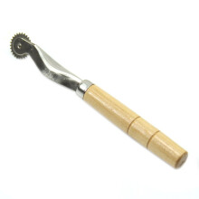 1pc Wood Handle Overneedle Wheel Leather needle Spacing Paper Perforating Tool Roulette 2mm