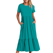 Vestido longo feminino de verão verde menta, fluido e com camadas.