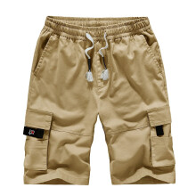 Pantalones cortos cargo para hombre hasta la rodilla con múltiples bolsillos.