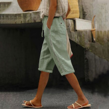 Women's casual elastic-waist shorts with pockets