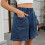 Shorts jeans femininos com cintura elástica e bolsos de 5 polegadas. 4