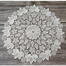 Rund bordmatte med blondeblomsterbroderi, 30 cm