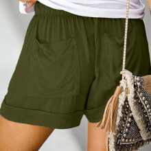 Shorts casuais de cintura média para mulheres plus size, ideais para o verão.