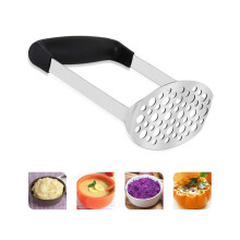 Machacador de patatas de acero inoxidable con mango ergonómico y rejilla fina.