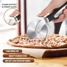 Geavanceerde Pizzasnijder met Wieltje, Gemaakt van Roestvrij Staal met Ergonomische Handgreep. Veelzijdig Keukenhulpmiddel.