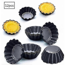Set di 12 stampini per mini crostatine, diametro 7,5 cm, in acciaio al carbonio nero, ideali per dessert e dolci.