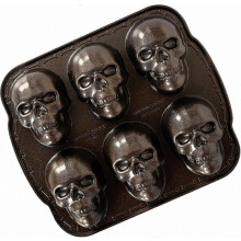 Haunted Skull Cakelet Pan, Metallic Finish, 5-Cup Capacity, 29.85 x 25.4 x 5.08 cm