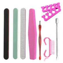 9 - delige manicure set met nagelvijl dode huid vork polijststrip en gepolijste nagels