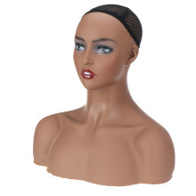 Testa manichino femminile realistica per esposizione di cappelli occhiali collane e parrucche.