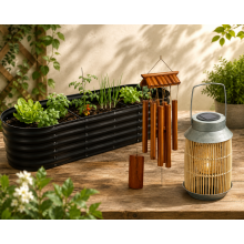 Ensemble de décoration de jardin « Tranquil » (3 pièces) – Carillon éolien en bambou, lanterne solaire en rotin et jardinière surélevée