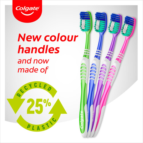 Colgate Colgate Extra Clean Medium Manual Toothbrush (Assorted) with a 2
