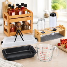 Set da cucina in bambù per bottiglie e teglie (4 pezzi) - Porta spezie, teglia da forno, portabottiglie e caraffa in vetro