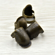 Sewing thimble adjustable anti-rust finger protector 1 piece