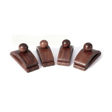 Lot de 4 pinces de suspension murales en bois de noyer massif pour courtepointes et couvertures.