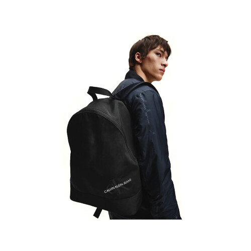 Calvin Klein (122) Rund 1