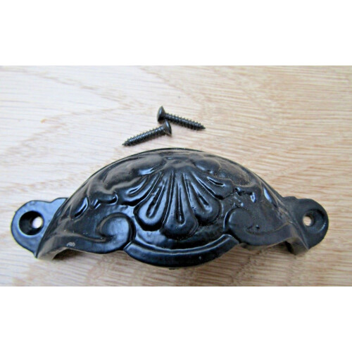 Floral Cup Pull Handle Black on Iron 2