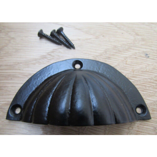 Fluted Cup Pull Handle Black on Iron 2