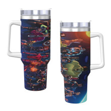 Gobelet Spiderman 1,2 L avec poignée et paille, étanche et isotherme, en acier inoxydable. Base compatible avec les porte-gobelets.