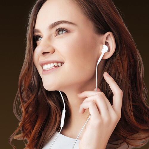 FEAMOS USB-C Splitter Cable 1-to-2 Headphone & Charging 1