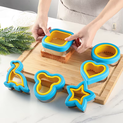 Sandwich cutting and sealing machine, biscuit plastic cutting machine, household kitchen tools, baking molds, creative cutting 1
