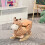 Balanço infantil de madeira marrom claro com girafa de pelúcia. 4