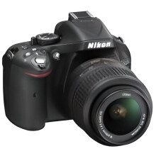 Digital Reflex - NIKON - D5200 - 18-55 mm Kit - 24.1 MP - 3" Tiltable Screen