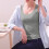 Completo canotta da donna con scollo a U, morbido e traspirante. 5