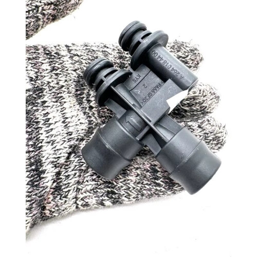 A2640184400 Car Air Filter Housing Joint 4-Way for   M264 Engine E Class 2640184400