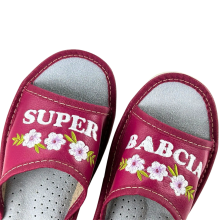 Pantoufles pour la fête des grands-mères. Tongs confortables pour grand-mère avec l'inscription 35.