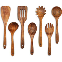 Ensemble de 7 ustensiles de cuisine en bois, antiadhésifs et résistants à la chaleur, avec manches en bois et finition bois naturel.
