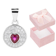 Colgante de plata de ley 925 con circonitas cúbicas y forma de corazón rodiada.