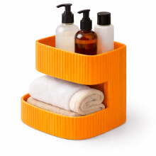 Ein moderner, zweistöckiger Badezimmer-Organizer in Orange.