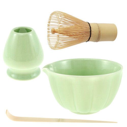 Set da tè Matcha giapponese con ciotola, frusta e supporto.