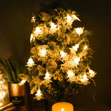 Ampoule LED sapin de Noël avec fruits rouges et flocons de neige
