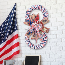 Decorazione patriottica per la porta d'ingresso per il 4 luglio di Donemore.