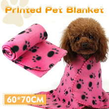 Manta para perro de forro polar con estampado de garras en rojo rosa, 50x60 pulgadas.